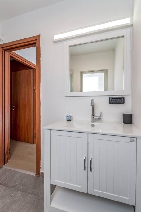 تل أبيب Yirmeyahou Suites By Sea U Tlv المظهر الخارجي الصورة